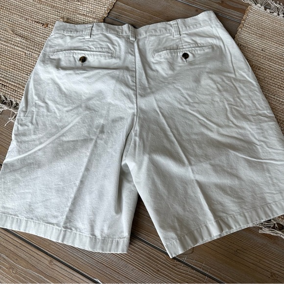 L. L. Bean Men’s Natural Fit Shorts - Picture 2 of 6